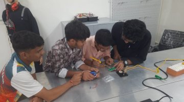 Training of students in Bosch Lab